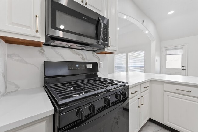 Building Photo - 10703 White Bridge Ln