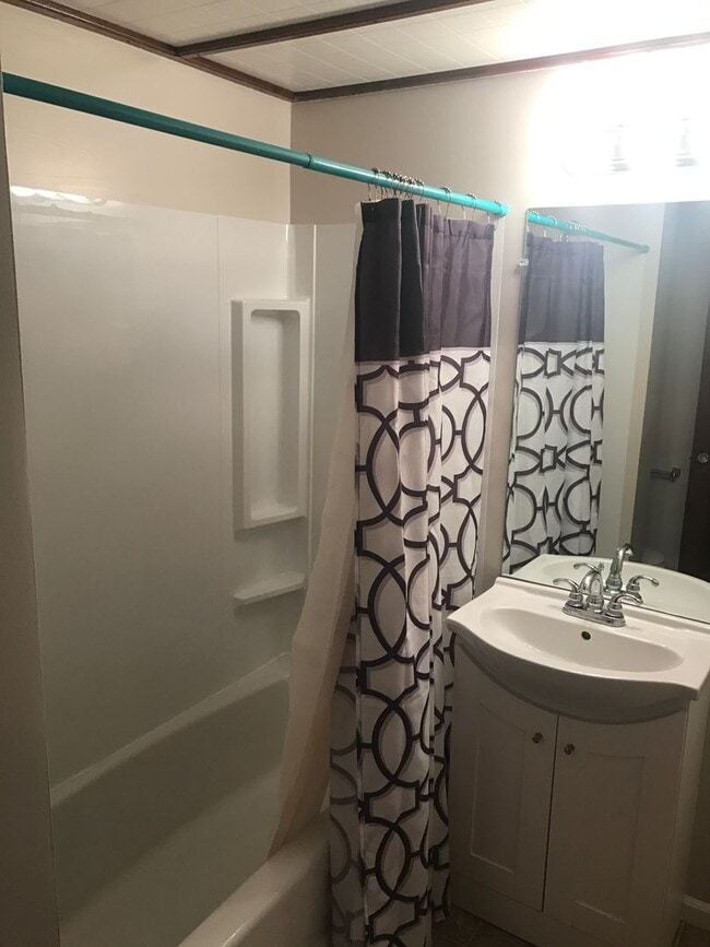 Building Photo - Updated 2 Bedroom NW Canton House for Rent