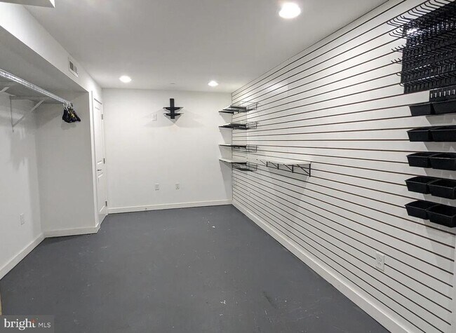 Building Photo - 3014 W Stiles St