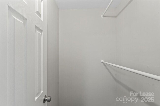 Building Photo - 6224 Rosecroft Dr