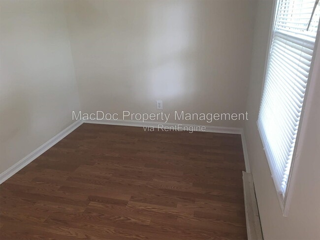 Building Photo - 401 Polk Dr