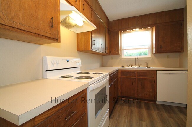 Building Photo - 3704 Hereford Ln