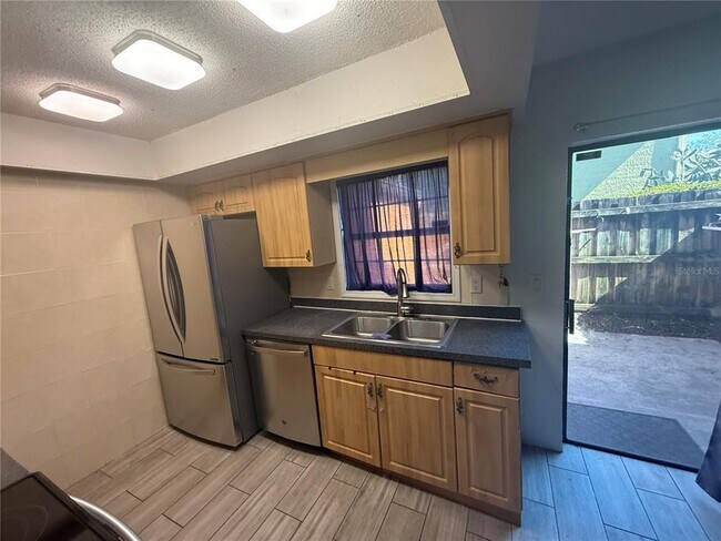 Building Photo - 3355 Riverview Way