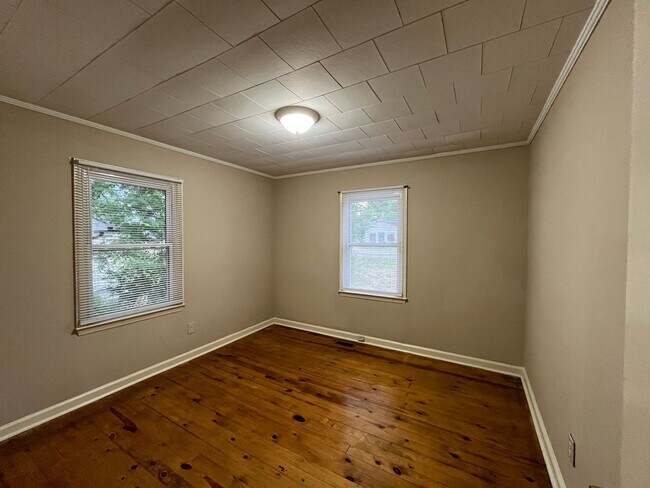 Building Photo - Burlington / Haw River