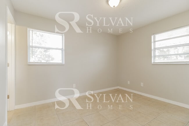 Building Photo - Updated 3 bedroom rancher!