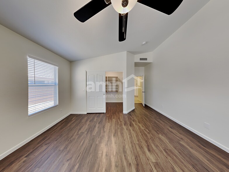 Building Photo - 2623 N 125th Dr