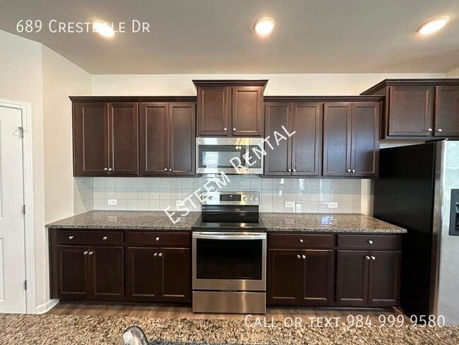 Building Photo - 689 Crestdale Dr