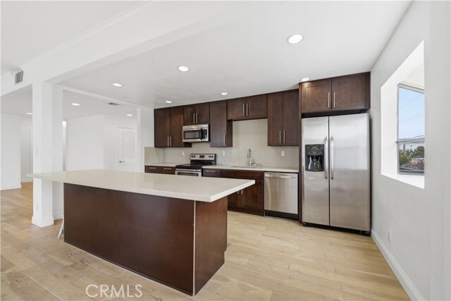 Building Photo - 14115 Moorpark St