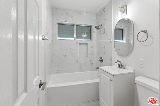 Building Photo - 614 6th Ave