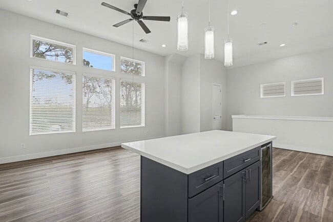 Building Photo - 2502 W Tidwell Rd