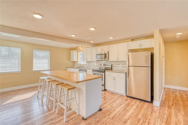 Building Photo - 296 Hartt Hill Dr
