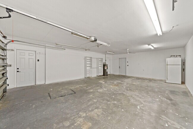 Building Photo - 2071 W Carol Cir