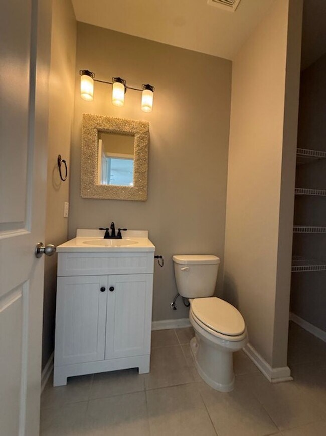 Building Photo - Beautiful 4BR Home in Shadow Moss – Available Now!