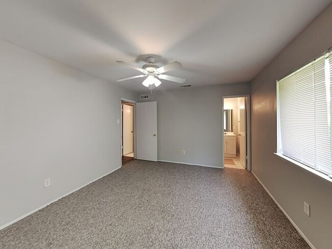 Building Photo - No Application Fee* Plus $250 Off First 2 ...