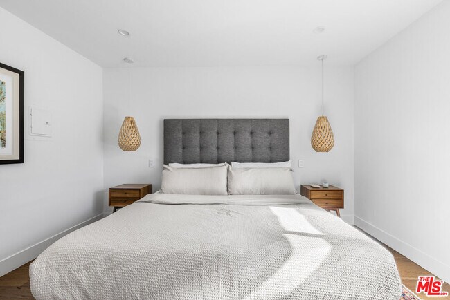 Building Photo - 1929 Tamarind Ave