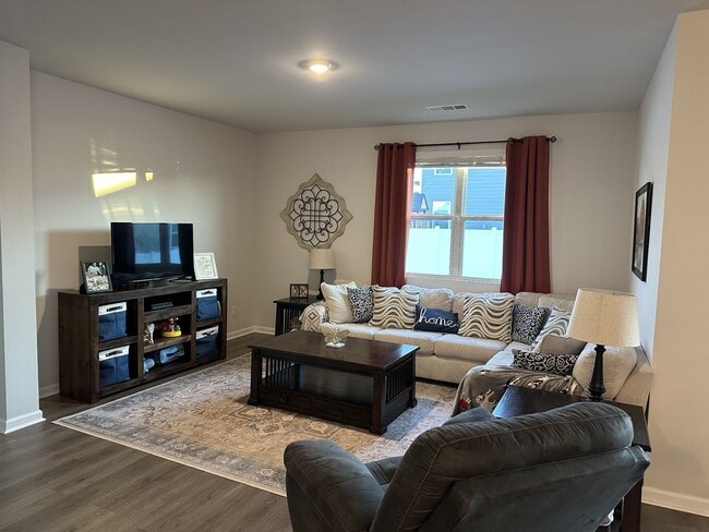 Building Photo - 4-Bedroom w/ Open Layout & Community Perks