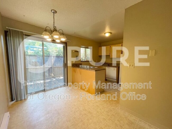 Building Photo - 527 NE 63rd Ave