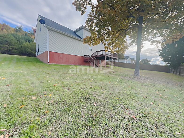 Building Photo - 8123 Chestnut Hill Ln