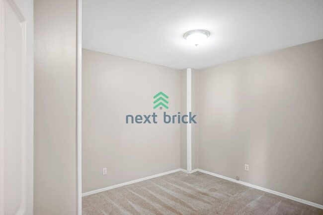 Building Photo - 3 Bed 2.5 Bath Townhome for Rent in Kirkland!