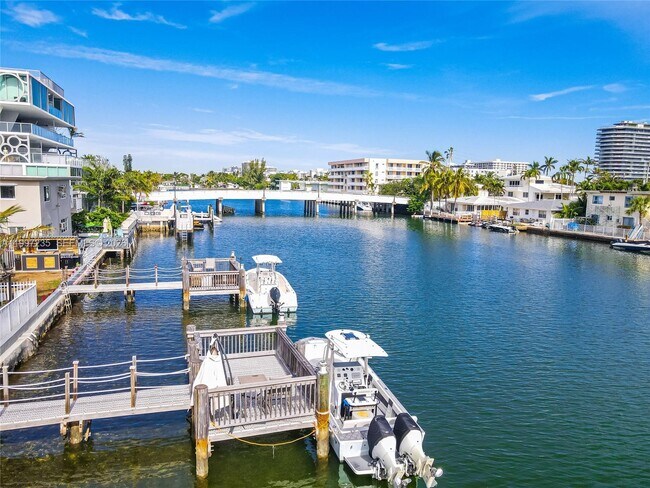 Building Photo - 8401 Crespi Blvd