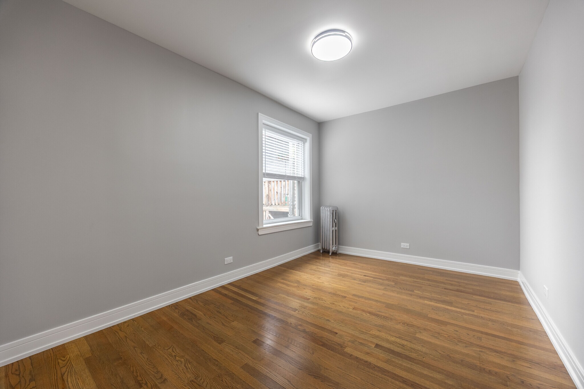 Building Photo - 5452 N Paulina St