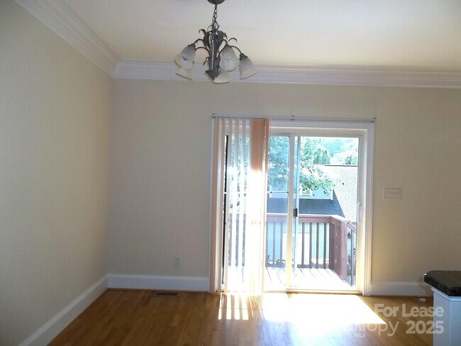 Building Photo - 1830 Hall Ave