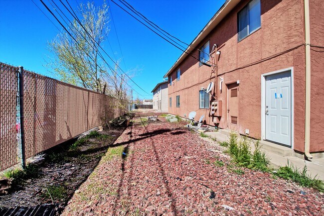 Building Photo - 2541 Grand Ave