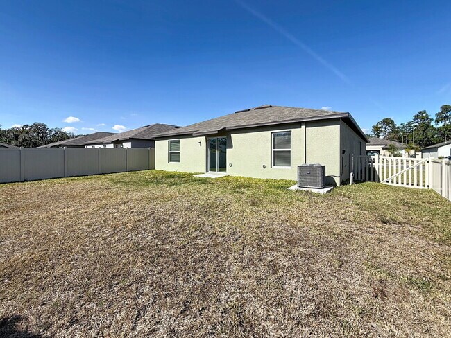 Building Photo - Beautiful 3 bedroom, 2 bath single family home awaits you!