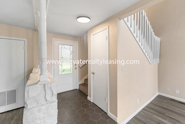 Building Photo - 7371 S Yale Ave