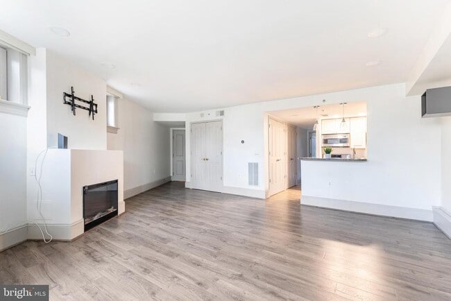 Building Photo - 20 Logan Cir NW