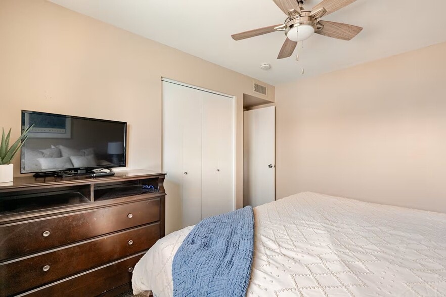 Bedroom 2 - 1104 E Campus Dr