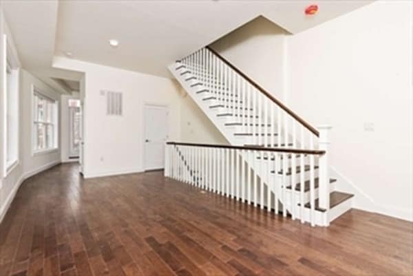 Building Photo - 160 Clark St