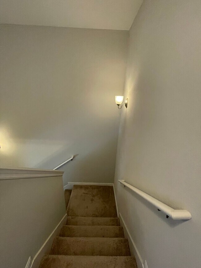 Building Photo - 2 Bedroom, 2.5 Bathroom Townhome in Grande Champions