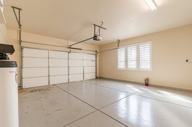 Building Photo - LAS BARRANCAS POOL HOME WITH SOLAR