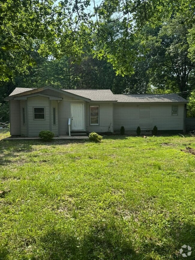 Building Photo - Newly Renovated 2 Bedroom, 1 Bathroom Home...