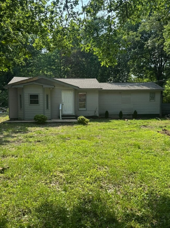 Primary Photo - Newly Renovated 2 Bedroom, 1 Bathroom Home...