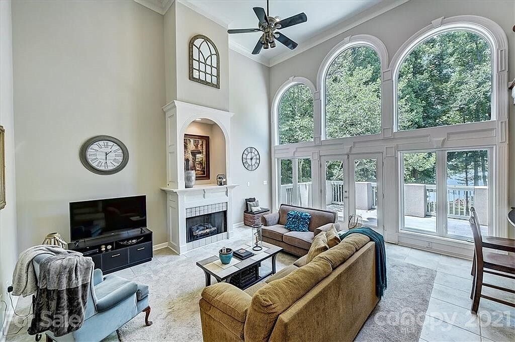 Building Photo - 2427 Mt Isle Harbor Dr