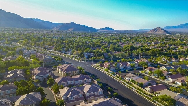Building Photo - 9901 Trailwood Dr