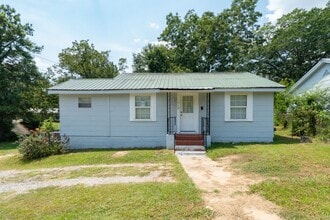 Building Photo - 510 W Lake Dr