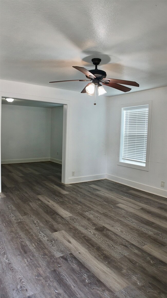 Building Photo - 3618 Mainer St