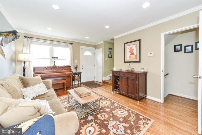 Building Photo - 629 S Henry St