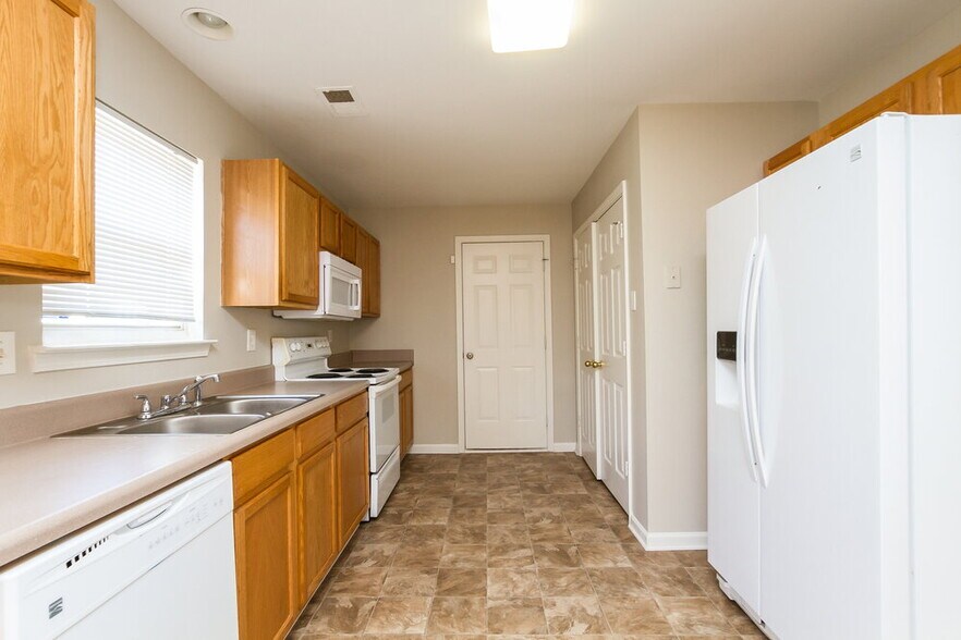 Building Photo - 933 Grass Hollow Ct