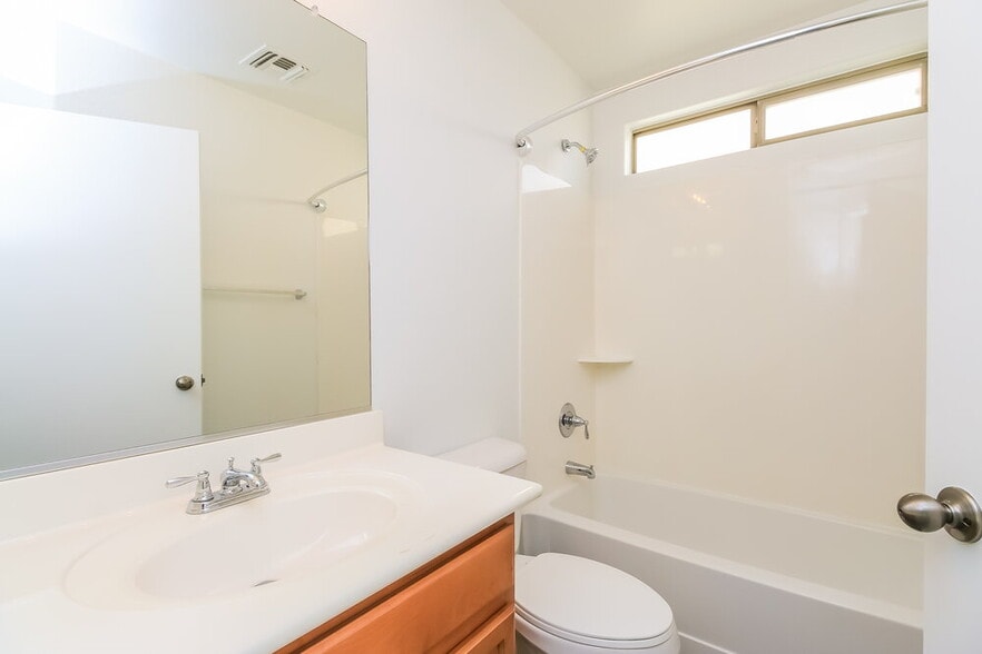 Building Photo - 1459 E Shari St