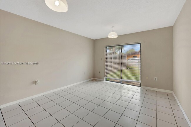 Building Photo - 1604 NE 151st St