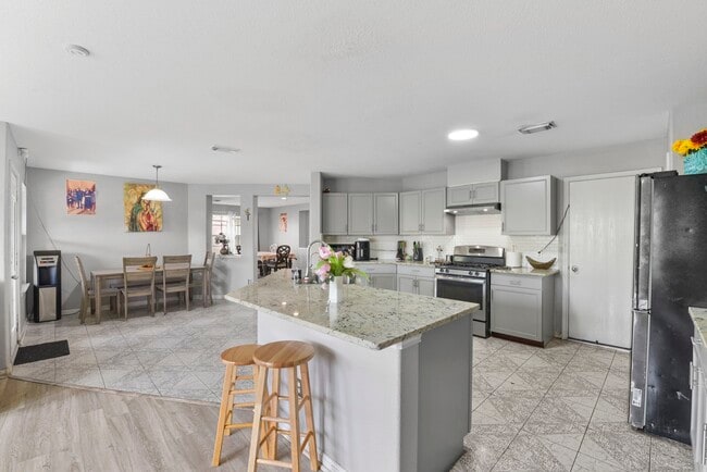 Building Photo - 1022 Americana Dr