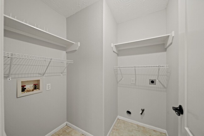 Building Photo - 18902 Sun Pass Dr