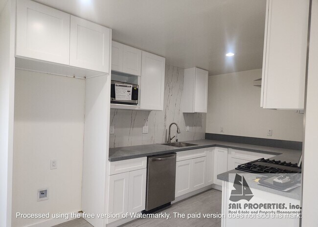 Building Photo - 916 Delaware St