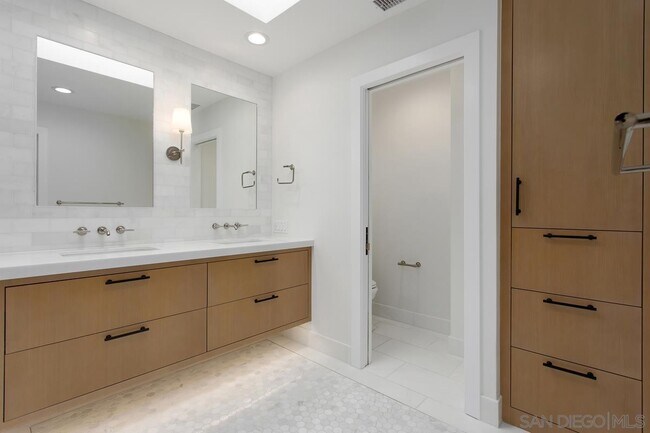 Building Photo - 2460 Oakridge Cove