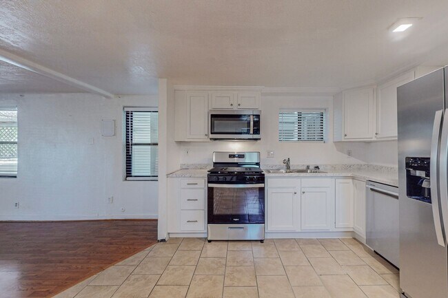 Building Photo - 2830 Floral Rd NW