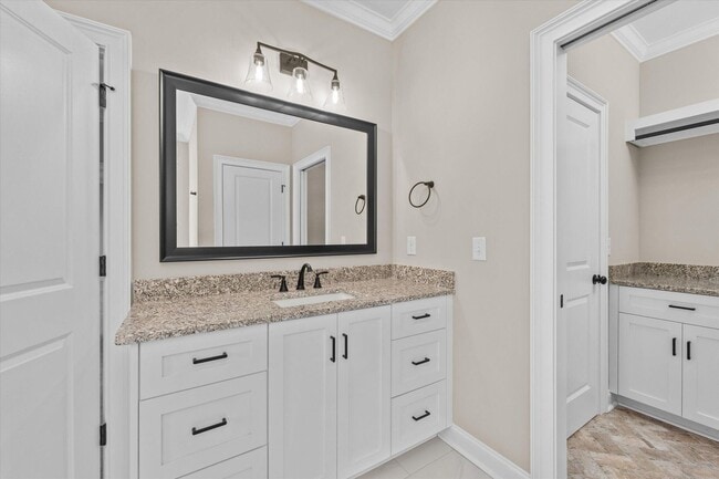 Building Photo - 565 River Oaks Ln